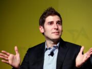 O primeiro investidor do Facebook, Eduardo Saverin, é o mais rico brasileiro, com uma fortuna de R $ 227 bilhões