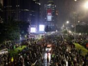 Incêndio mata três pessoas na Indonésia após manifestantes incendiarem prédios do conselho