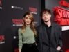 Por dentro do romance da vida real entre os colegas de Stranger Things, Charlie Heaton e Natalia Dyer