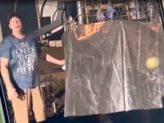 Momento furioso, vizinho confronta mãe do Texas ‘trancando sua filha com necessidades especiais em canil’