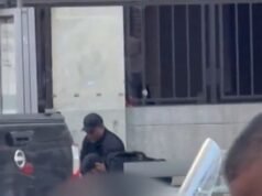 O vídeo mostra o momento horrível que a polícia de Washington DC administrou RCP à vítima de tiro