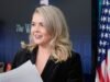Karoline Leavitt quebra o silêncio em entrevista coletiva após admissão de casamento por diferença de idade