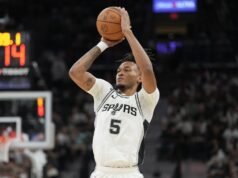 Stephon Castle, do Spurs, fica fora de 1 a 2 semanas com distensão nos flexores do quadril