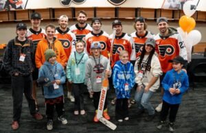 Folhetos para homenagear jovens pacientes com câncer com SkateSkins antes do jogo