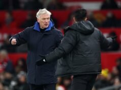 Gary Neville questiona a decisão de Ruben Amorim no jogo, que David Moyes acertou