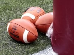 Treinador de futebol desaparecido da escola é procurado por acusações criminais