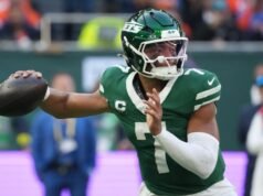 Jets’ Fields surpreso com o banco, ainda se vê como um QB1
