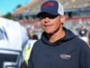 Jim Mora, da UConn, deixando o cargo de técnico do Colorado State