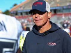 Jim Mora, da UConn, deixando o cargo de técnico do Colorado State