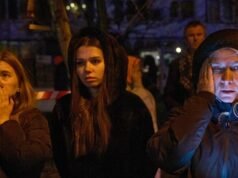 Autoridades dos EUA se reúnem com a Rússia enquanto os ataques aéreos continuam