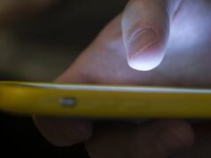 Consultor político que enviou chamadas automáticas de IA diz que não pagará aos eleitores, conforme ordenado