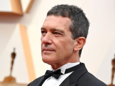 Antonio Banderas revela que cheirava a peixe no set da cinebiografia de Anthony Bourdain