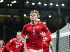 Rasmus Hojlund iguala o feito de Kylian Mbappe após última atuação internacional pela Dinamarca