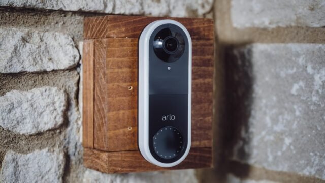 arlo-video-doorbell-product-photos-1.jpg