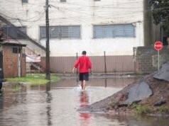 Chuvas deixam mais de 100 desabrigados em SC