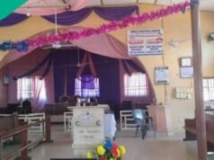 Ataque à Igreja de Kwara: Homem grita e lamenta vídeo de membros da igreja correndo em busca de segurança