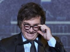 Javier Milei transmitiu “calma” face ao escândalo de suborno e atribuiu-o à “política e aos meios de comunicação”