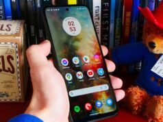 Este é o telefone de US $ 123 que durará dias com uma única carga