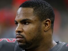 Polícia se recusa a divulgar imagens depois que ex-astro da NFL morreu sob custódia aos 36 anos