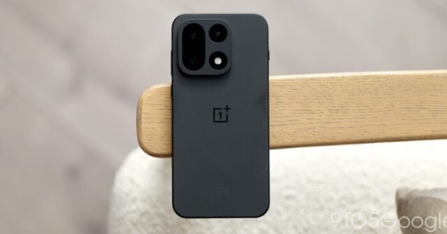 1764914361_OnePlus-15-in-black-1.jpg
