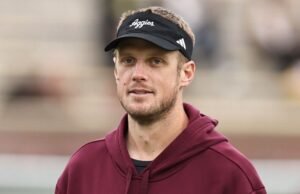 Collin Klein retorna ao Kansas State como treinador principal com contrato de 5 anos