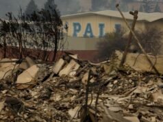 Palisades High reabrirá campus com salas de aula portáteis um ano após incêndio