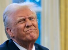 Trump luta para recuperar o apoio com um movimento depois que a crise de acessibilidade prejudica seus números de pesquisas