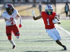 A estrela de Cherry Creek, Jayden Fox, é rápida, explosiva e, nos esportes de hoje, incomumente altruísta