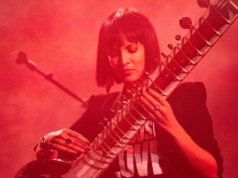 Anoushka Shankar recebe cítara quebrada após voar na Air India, bate nas companhias aéreas