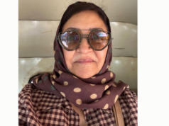 Deepti Naval vai almoçar em um hotel 5 estrelas em um auto-riquixá