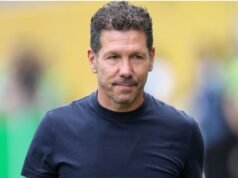 Simeone se rende a Raphinha após vitória do Barça: ‘Não sei como ele não ganhou a Bola de Ouro’
