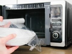 O plástico no microondas é uma receita para comer microplásticos? Eu perguntei aos especialistas