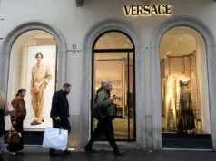 Prada conclui aquisição da vistosa rival Versace